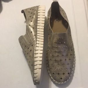 New Women’s Intaglia Weston Silver Cut Out Shoes 12